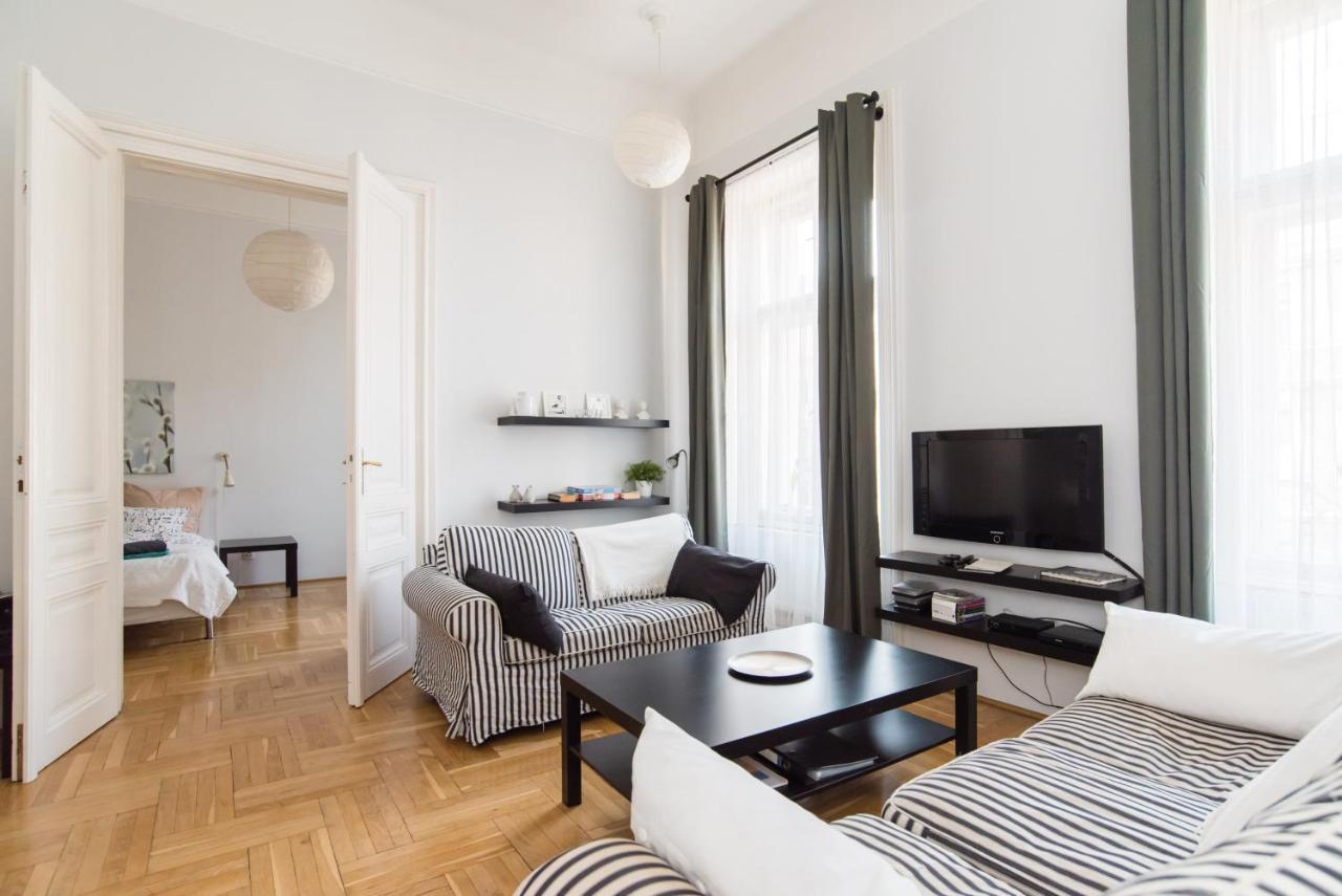 Black & White Apartment Budapest Extérieur photo